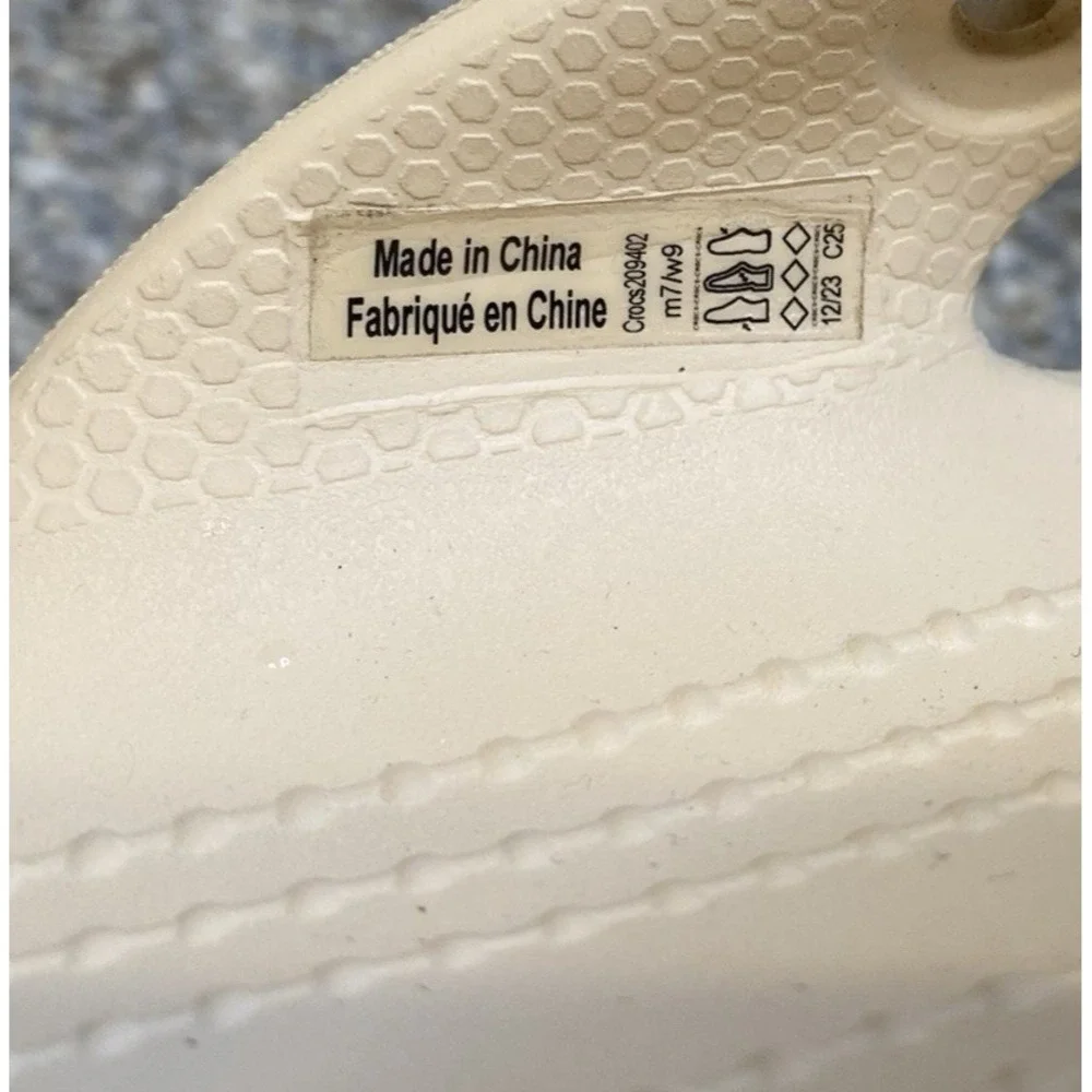 Crocs Thong Flip Flop Sandals M6 W8 Ivory Lightweight Comfort Slide Beach Casual